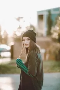 ws-Sara Kays lança novo single Watching TV - Aconteceu no mundo da músicca - Rádio Social Plus Brasil