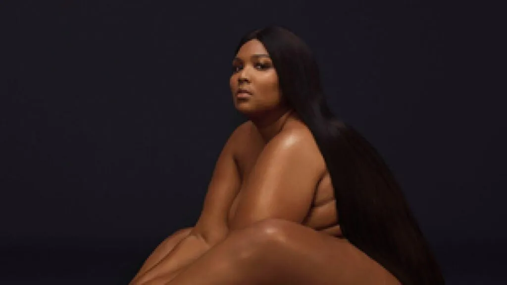 Lizzo - Rádio Social Plus Brasil
